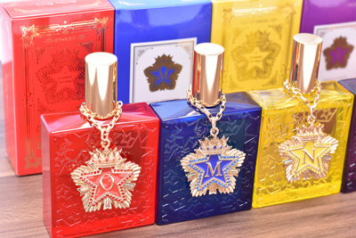 うたの☆プリンスさまっ♪ アイドルプロデュースフレグランス「愛島セシル」 (フレグランス)約縦113×横68×厚さ26mm、(チャーム本体)約縦48×横43×厚さ5mm、(チャーム全長)約縦90×横43×厚さ10mm、(カード)約縦90×横60mm